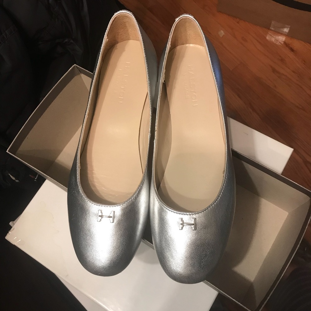 NEW Halston Heritage Leather Silver Flats Sz 8.5